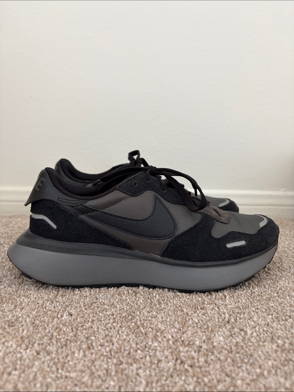 Nike Womens Black/Grey Running Sneakers (barely worn, great condition)